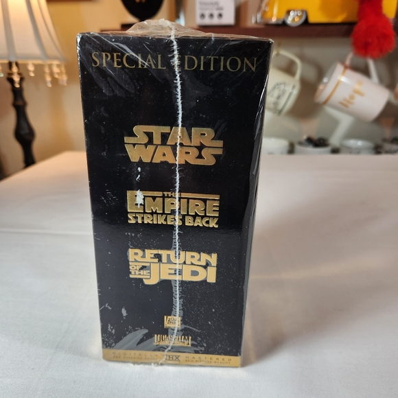 New VHF Star Wars trilogy special edition - Picture 3 of 4